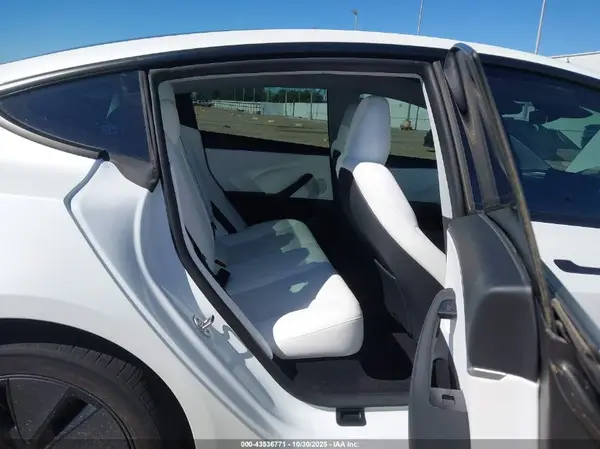 5YJ3E1EA5SF039855 2025 TESLA MODEL 3 - Image 8
