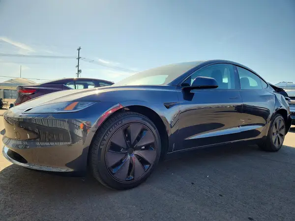5YJ3E1EA5SF040147 2025 TESLA MODEL 3 - Image 1