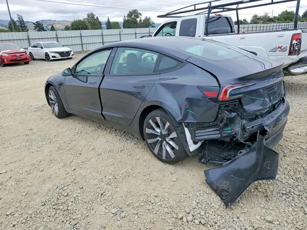 5YJ3E1EA5SF040875 2025 TESLA MODEL 3 - Image 2