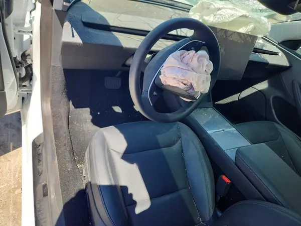 5YJ3E1EA5SF042626 2025 TESLA MODEL 3 - Image 8