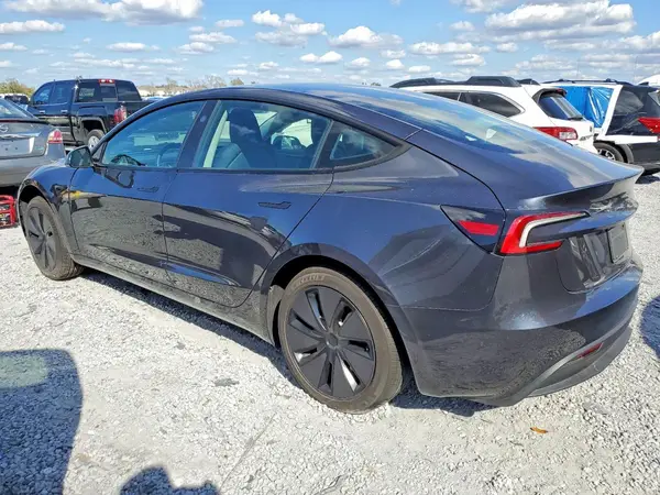 5YJ3E1EA5SF042965 2025 TESLA MODEL 3 - Image 2