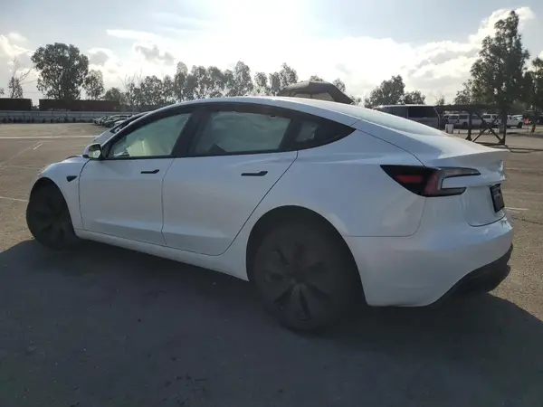 5YJ3E1EA5SF044179 2025 TESLA MODEL 3 - Image 2
