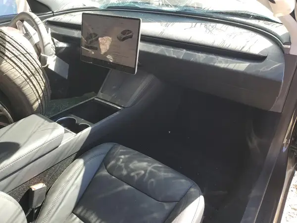 5YJ3E1EA5SF048376 2025 TESLA MODEL 3 - Image 8