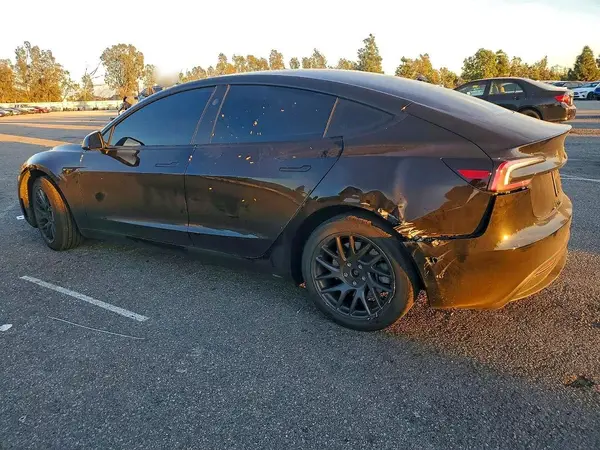 5YJ3E1EA5SF058647 2025 TESLA MODEL 3 - Image 2