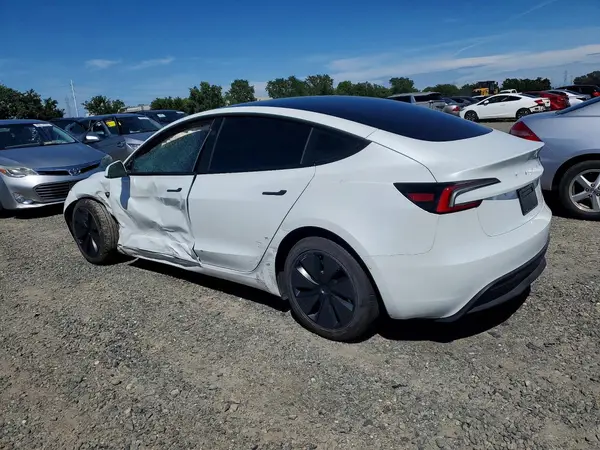 5YJ3E1EA5SF066702 2025 TESLA MODEL 3 - Image 2