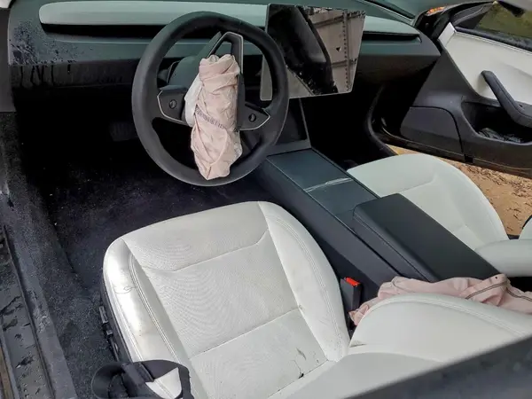 5YJ3E1EA5SF075013 2025 TESLA MODEL 3 - Image 8