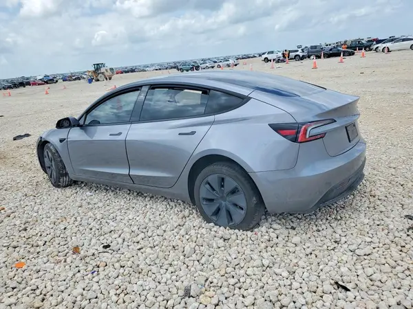 5YJ3E1EA5SF077781 2025 TESLA MODEL 3 - Image 2