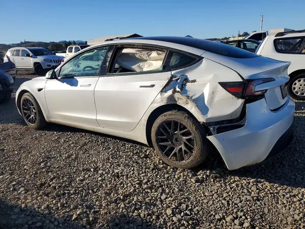 5YJ3E1EA5SF079031 2025 TESLA MODEL 3 - Image 2