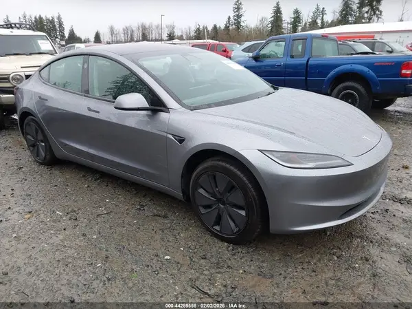 5YJ3E1EA5SF083404 2025 TESLA MODEL 3 - Image 1
