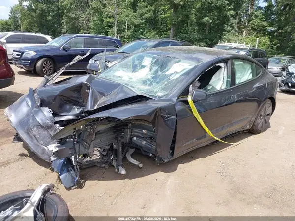 5YJ3E1EA5SF877240 2025 TESLA MODEL 3 - Image 2