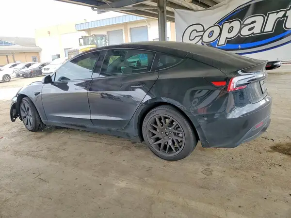 5YJ3E1EA5SF884236 2025 TESLA MODEL 3 - Image 2