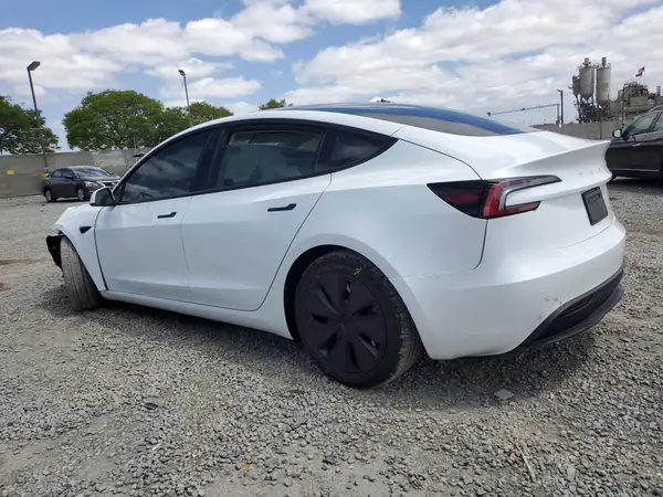 5YJ3E1EA5SF888836 2025 TESLA MODEL 3 - Image 2