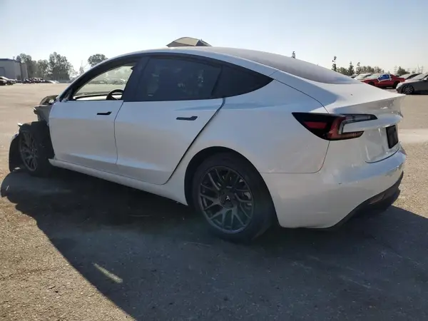 5YJ3E1EA5SF888853 2025 TESLA MODEL 3 - Image 2
