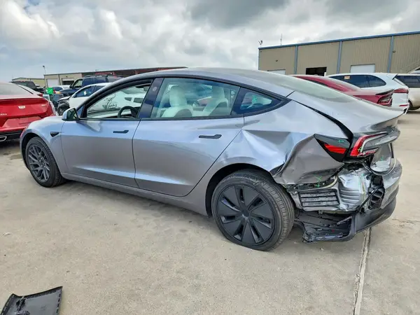 5YJ3E1EA5SF904274 2025 TESLA MODEL 3 - Image 2