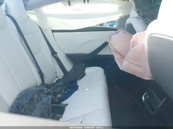 5YJ3E1EA5SF905540 2025 TESLA MODEL 3 - Image 8