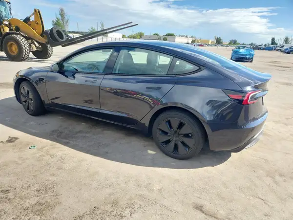 5YJ3E1EA5SF910351 2025 TESLA MODEL 3 - Image 2