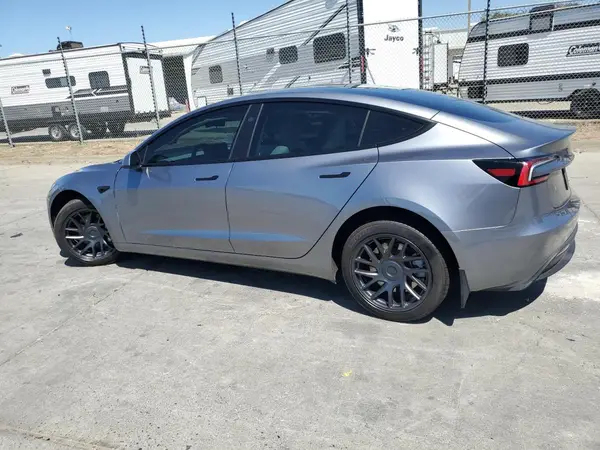 5YJ3E1EA5SF911998 2025 TESLA MODEL 3 - Image 2