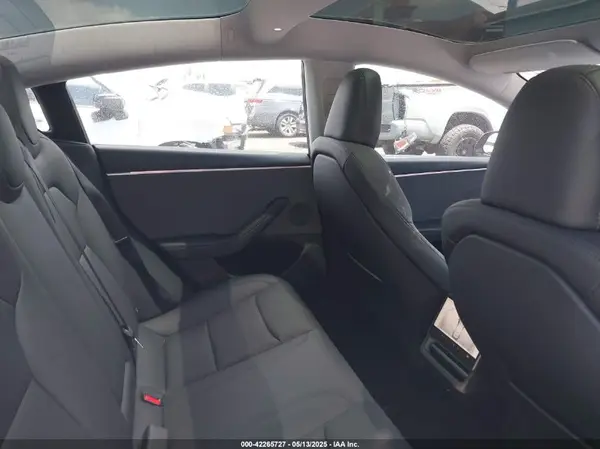 5YJ3E1EA5SF915047 2025 TESLA MODEL 3 - Image 8