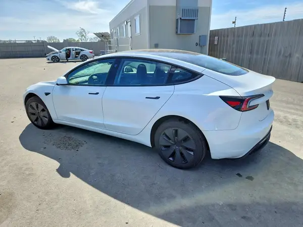 5YJ3E1EA5SF920927 2025 TESLA MODEL 3 - Image 2