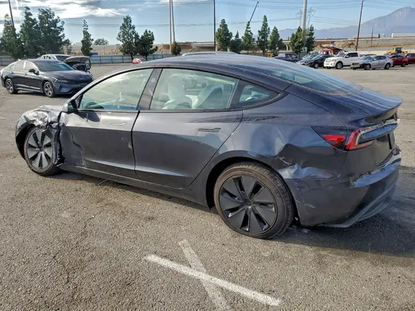 5YJ3E1EA5SF921396 2025 TESLA MODEL 3 - Image 2