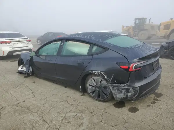5YJ3E1EA5SF922385 2025 TESLA MODEL 3 - Image 2