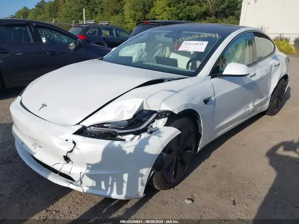 5YJ3E1EA5SF924301 2025 TESLA MODEL 3 - Image 2