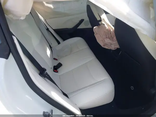 5YJ3E1EA5SF924301 2025 TESLA MODEL 3 - Image 8