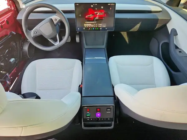 5YJ3E1EA5SF932074 2025 TESLA MODEL 3 - Image 8