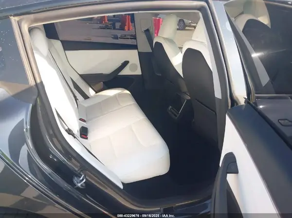 5YJ3E1EA5SF936898 2025 TESLA MODEL 3 - Image 8