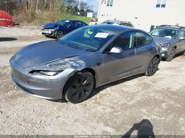 5YJ3E1EA5SF942958 2025 TESLA MODEL 3 - Image 2
