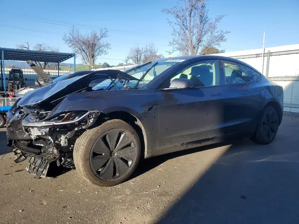 5YJ3E1EA5SF967729 2025 TESLA MODEL 3 - Image 1