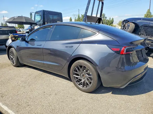 5YJ3E1EA5SF968427 2025 TESLA MODEL 3 - Image 2