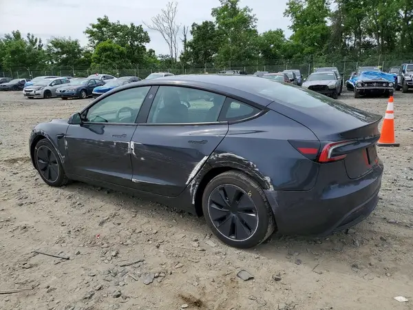 5YJ3E1EA5SF971411 2025 TESLA MODEL 3 - Image 2