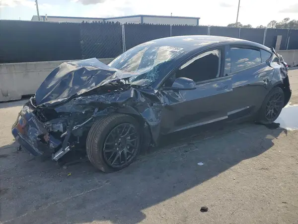 5YJ3E1EA5SF972588 2025 TESLA MODEL 3 - Image 1