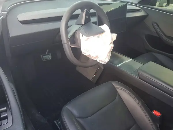 5YJ3E1EA5SF972588 2025 TESLA MODEL 3 - Image 8