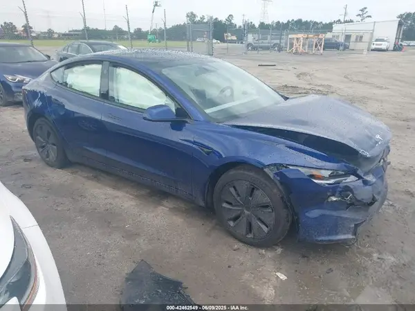 5YJ3E1EA5SF972803 2025 TESLA MODEL 3 - Image 1