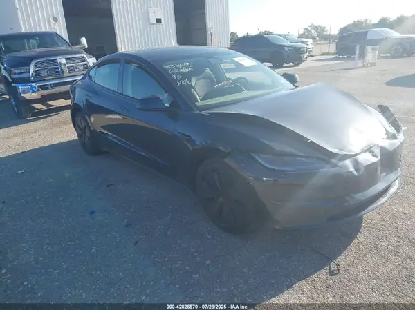 5YJ3E1EA5SF982988 2025 TESLA MODEL 3 - Image 1