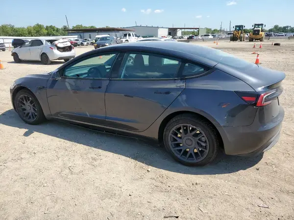5YJ3E1EA5SF983929 2025 TESLA MODEL 3 - Image 2