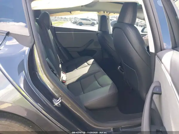 5YJ3E1EA5SF987267 2025 TESLA MODEL 3 - Image 8