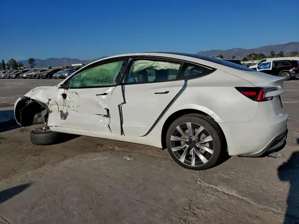 5YJ3E1EA5SF991495 2025 TESLA MODEL 3 - Image 2
