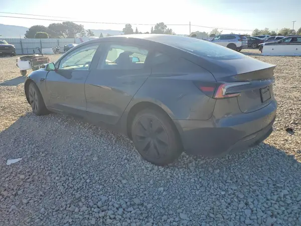5YJ3E1EA5SF999919 2025 TESLA MODEL 3 - Image 2