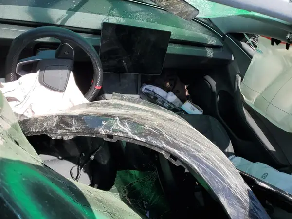 5YJ3E1EA5SF999984 2025 TESLA MODEL 3 - Image 8
