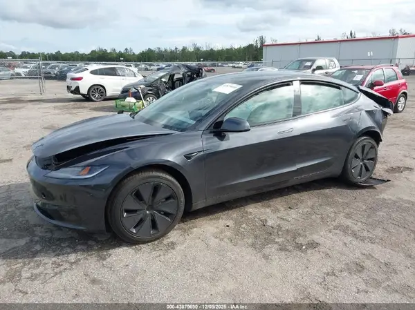 5YJ3E1EA5TF126446 2026 TESLA MODEL 3 - Image 2