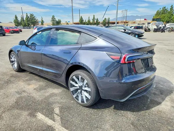 5YJ3E1EA5TF135101 2026 TESLA MODEL 3 - Image 2