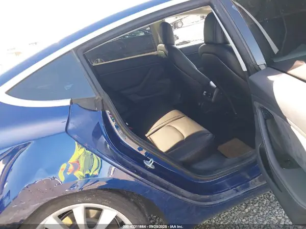 5YJ3E1EA6JF004711 2018 TESLA MODEL 3 - Image 8