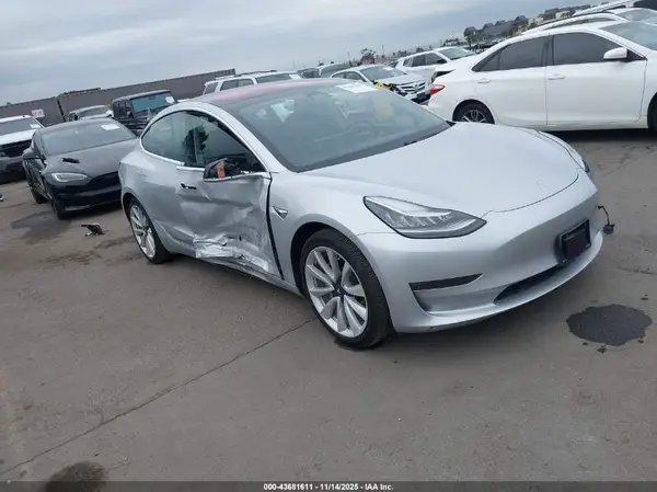 5YJ3E1EA6JF007897 2018 TESLA MODEL 3 - Image 1