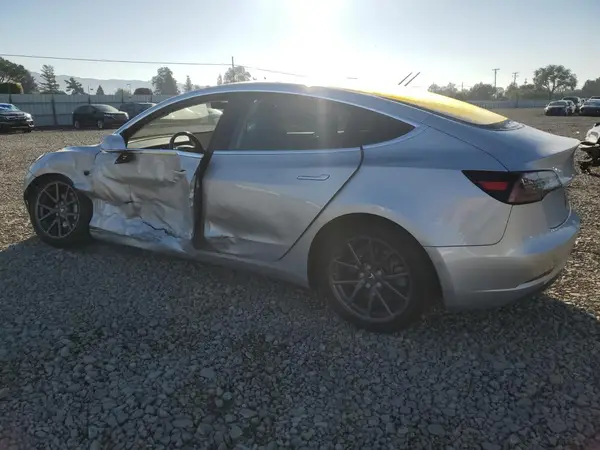 5YJ3E1EA6JF016597 2018 TESLA MODEL 3 - Image 2