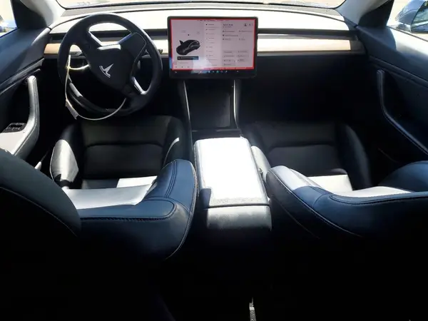 5YJ3E1EA6JF025610 2018 TESLA MODEL 3 - Image 8