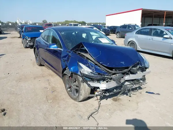 5YJ3E1EA6JF027065 2018 TESLA MODEL 3 - Image 1