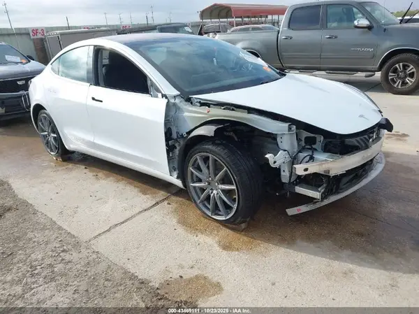 5YJ3E1EA6JF032704 2018 TESLA MODEL 3 - Image 1